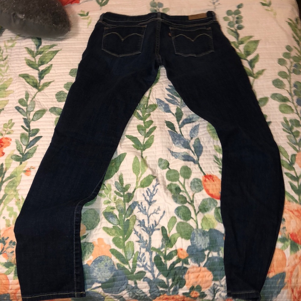 women’s Levi jeans